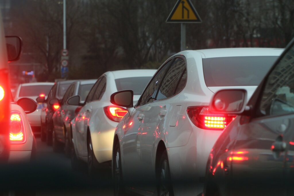 traffic-jam-688566_1920-1024×683