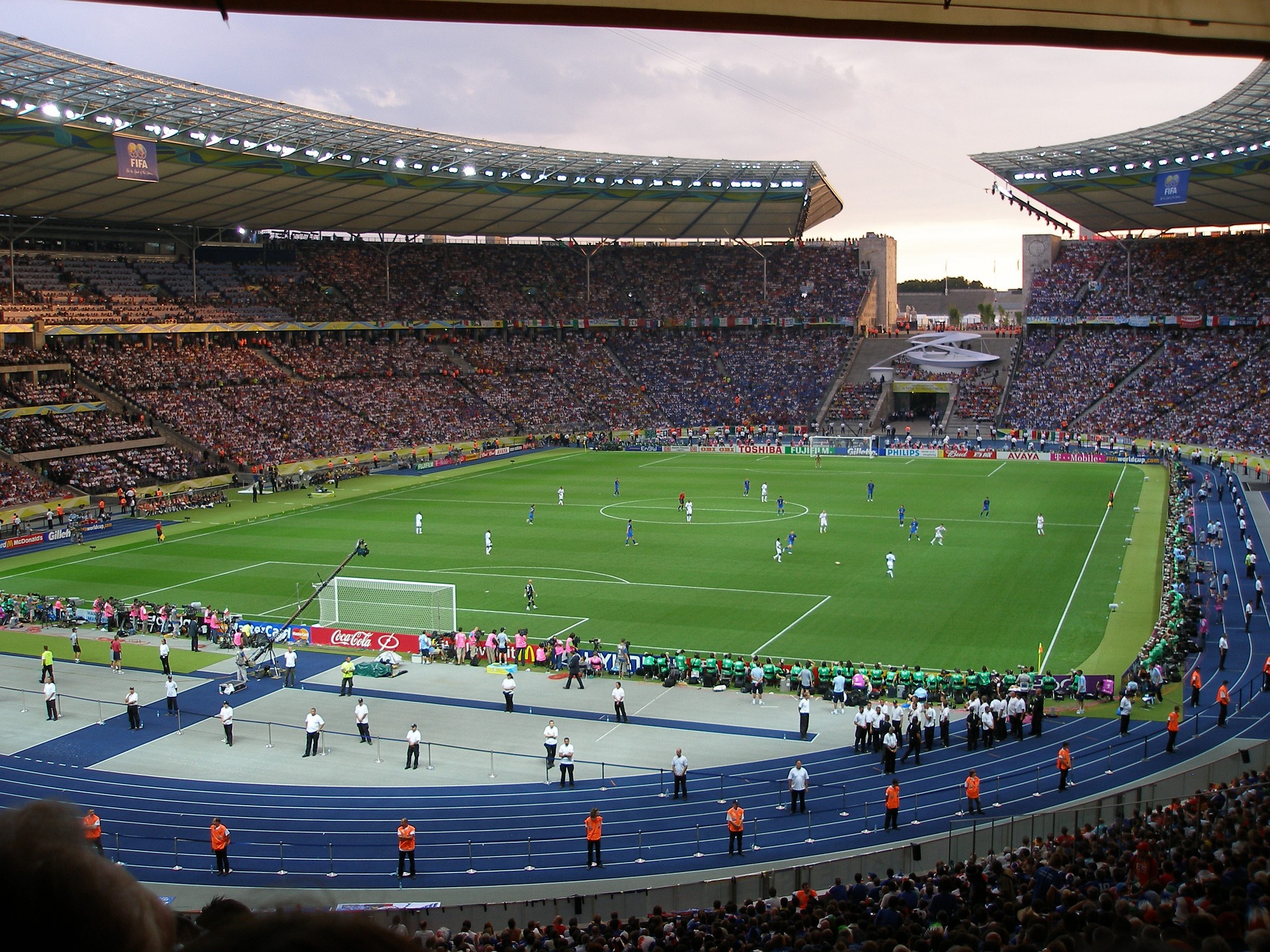 football-stadium-gf9591c6f1_1920