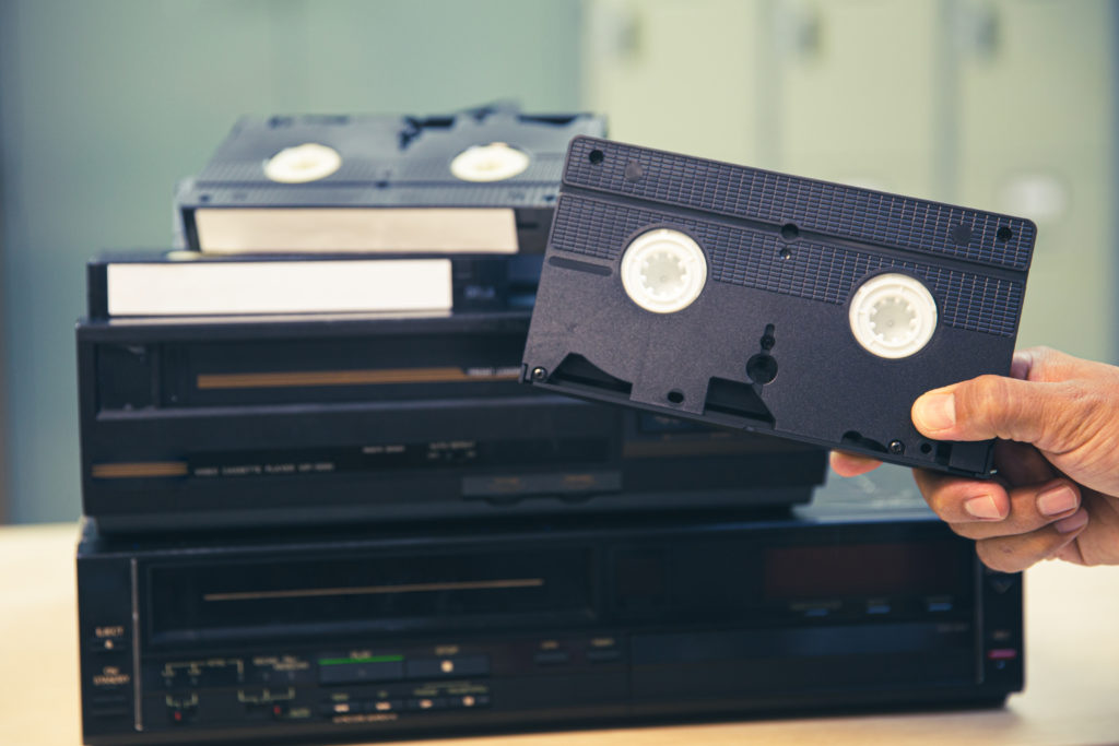 Voici pourquoi vous ne devriez pas jeter vos vieilles cassettes VHS -  Edition du soir Ouest-France - 18/01/2022